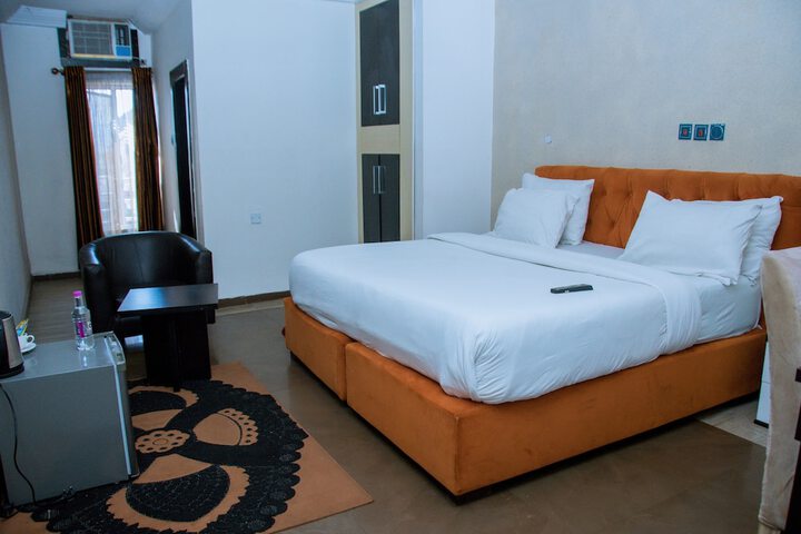 Room 8 of 32