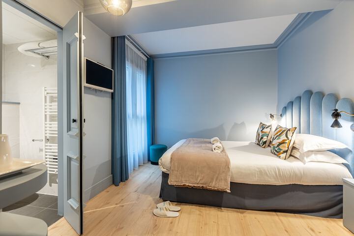 Room 4 of 30