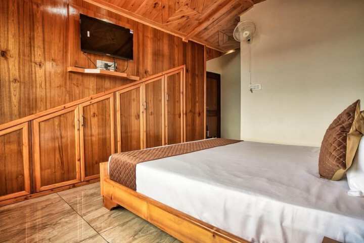 Room 7 of 19