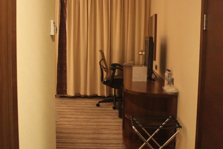 Room 8 of 70