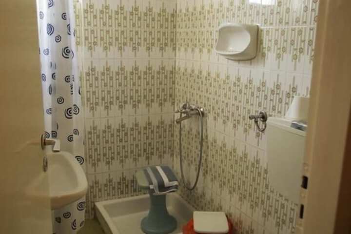 Room 32 of 35