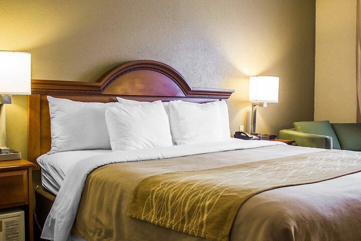 1 King Bed (12 of 12)