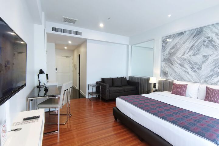 Room 8 of 109