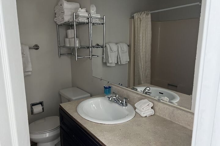 Comfort Room 1 King Bed Kitchen (29 of 70)