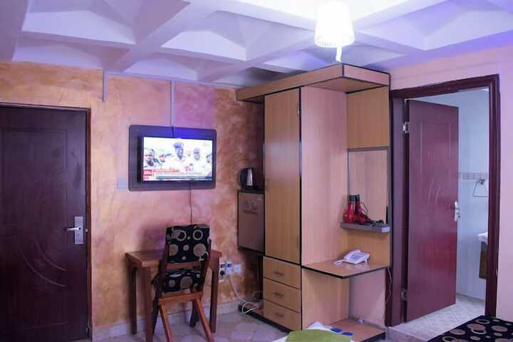 Room 10 of 66