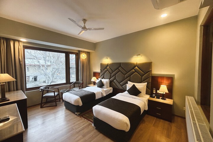 Room 4 of 25
