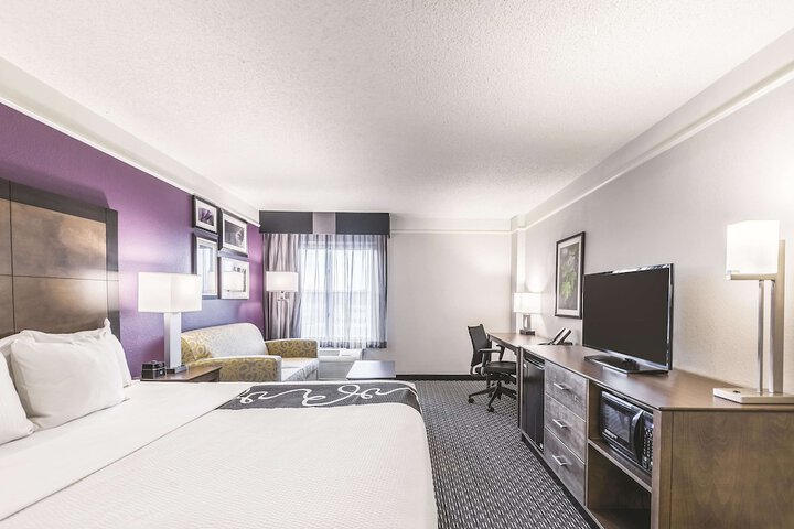 1 King Bed Executive Room (11 of 18)