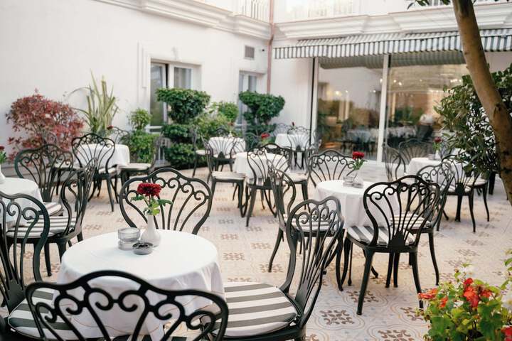 Hotel Exterior 24 of 25