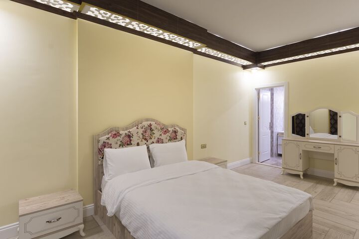 Room 14 of 30
