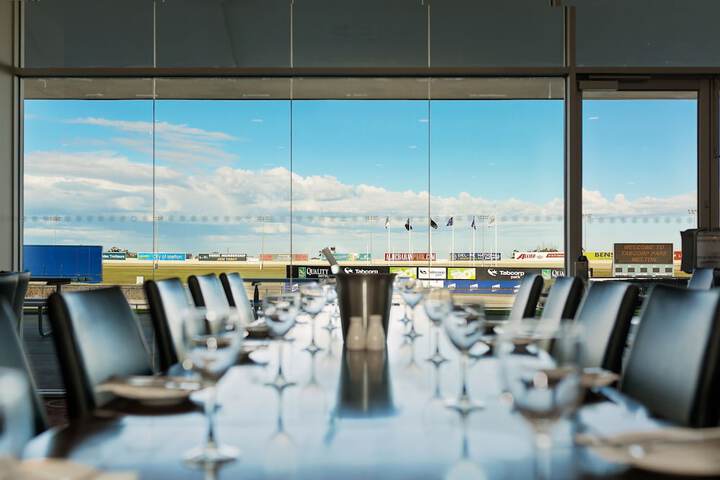 Dining 8 of 14