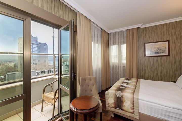 Room 10 of 40