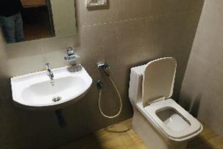 Room 3 of 11