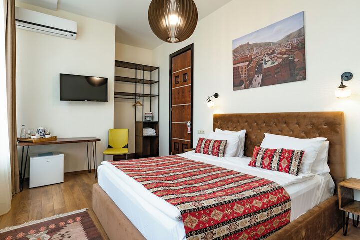 Room 52 of 95