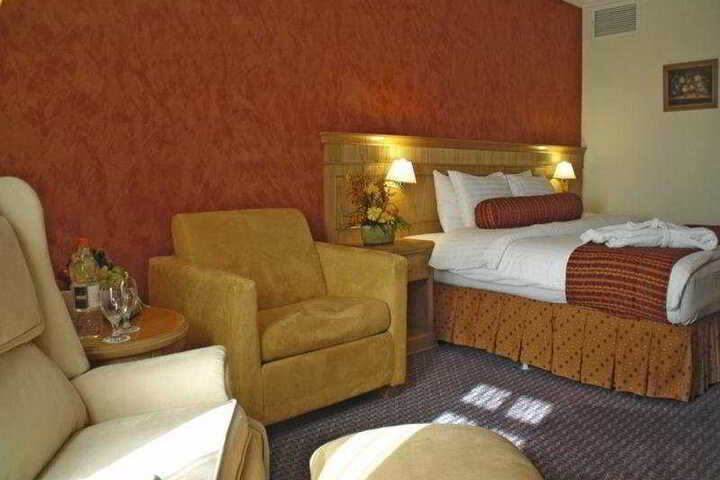 Room 5 of 6