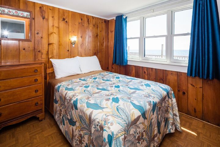 Room 18 of 219