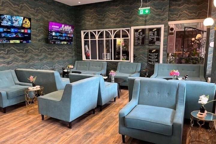 Lounge 55 of 85