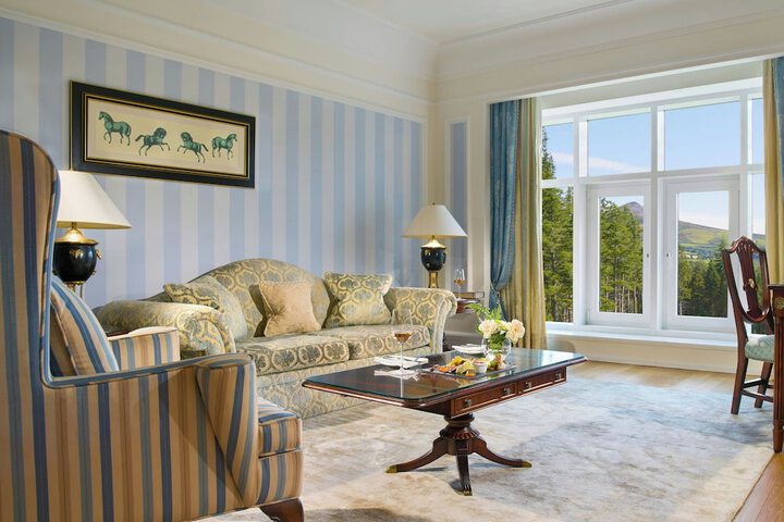 Lounge 115 of 147