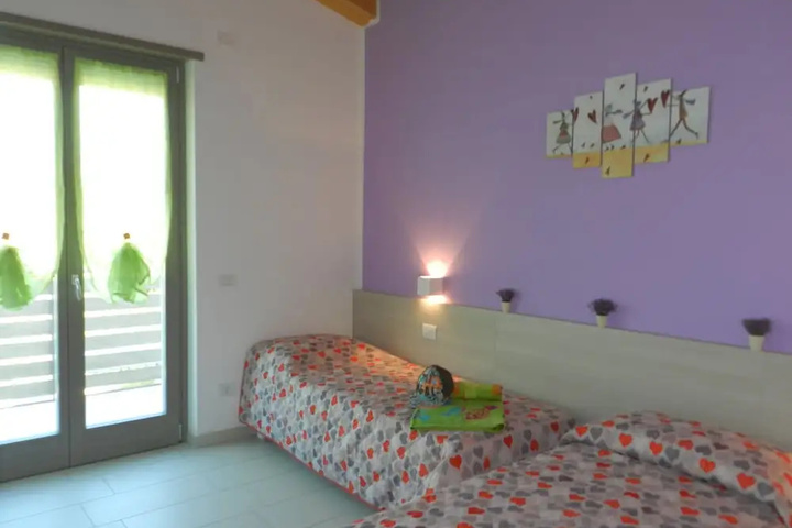 Room 5 of 17