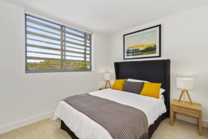 Room 9 of 12