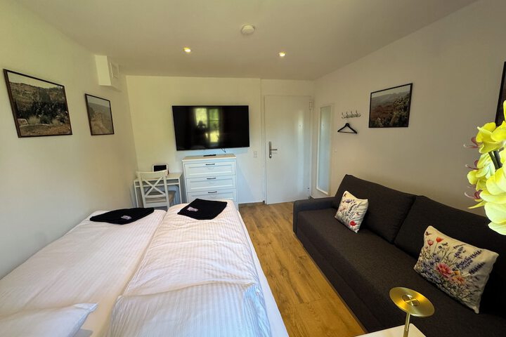 Room 16 of 65