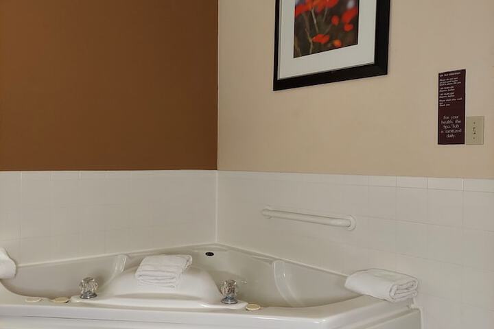 1 King Bed (10 of 10)