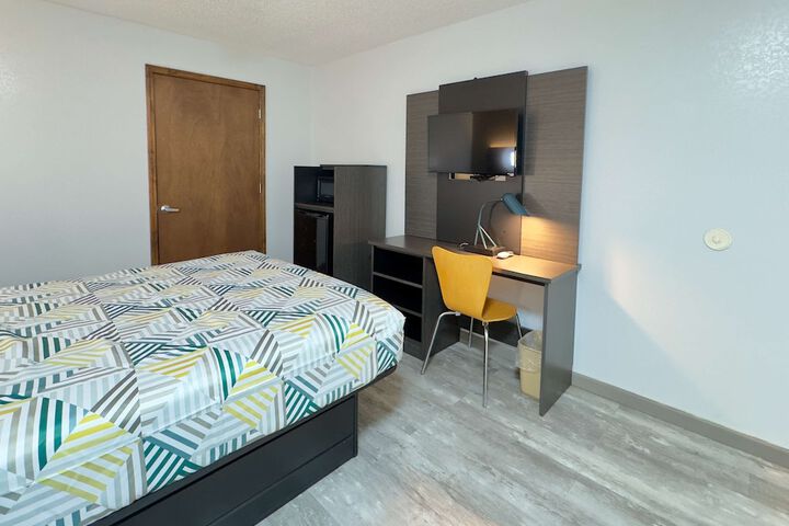 1 Queen Bed | Mobility Accessible Tub Micfridg (5 of 11)