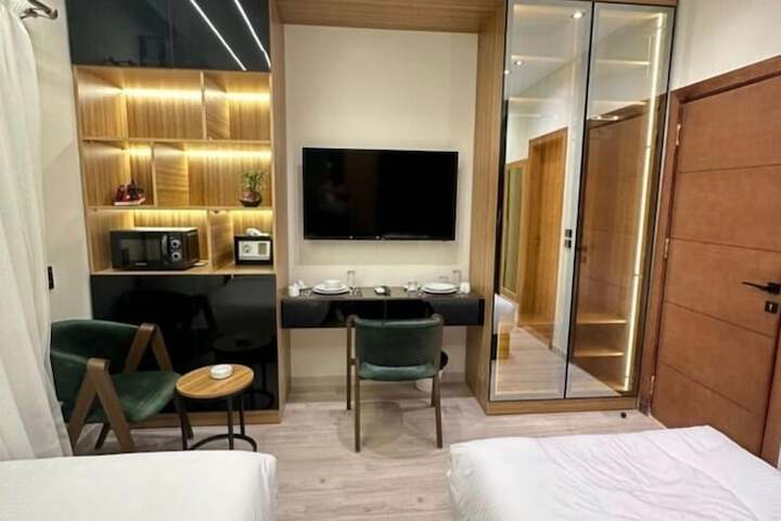 Room 10 of 101