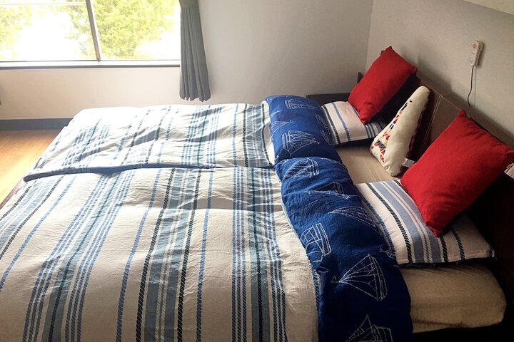 Room 5 of 14