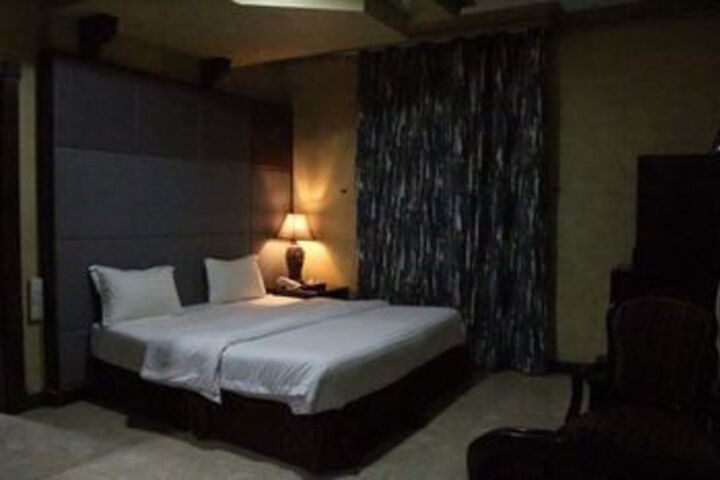 Room 11 of 49
