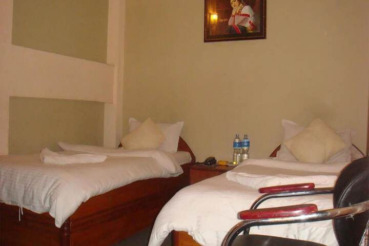 Room 13 of 32