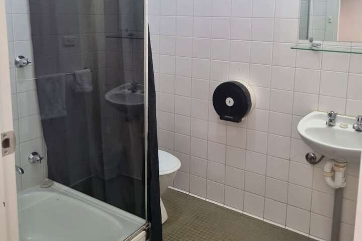 Room 4 of 11
