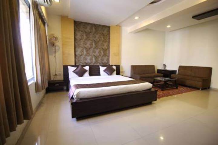 Room 2 of 9