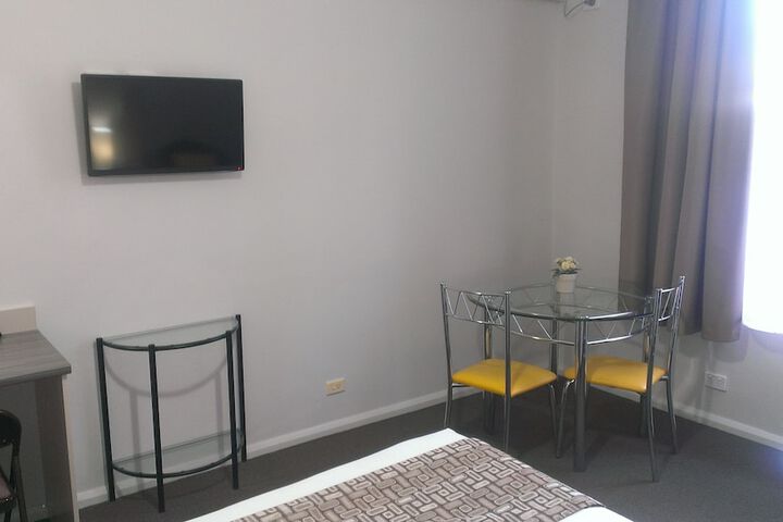 Room 10 of 38