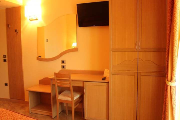 Room 3 of 57