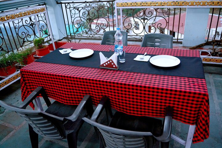 Dining 11 of 16