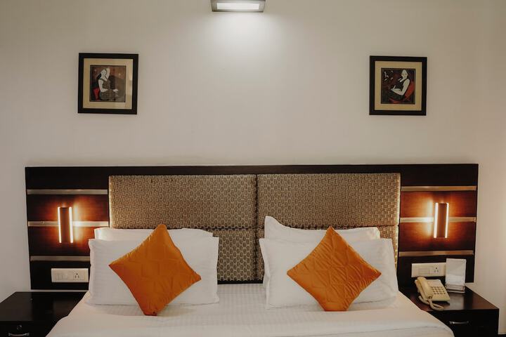 Room 6 of 11