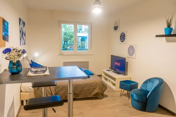 Room 4 of 10