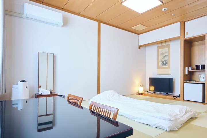 Room 8 of 27