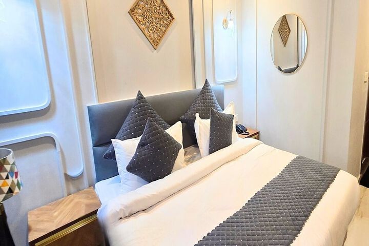 Room 14 of 32
