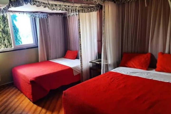 Room 5 of 9