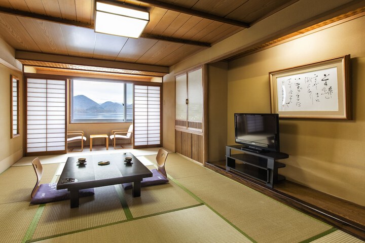 Room 8 of 47
