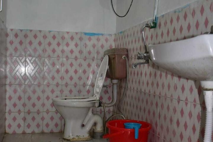 Room 9 of 15