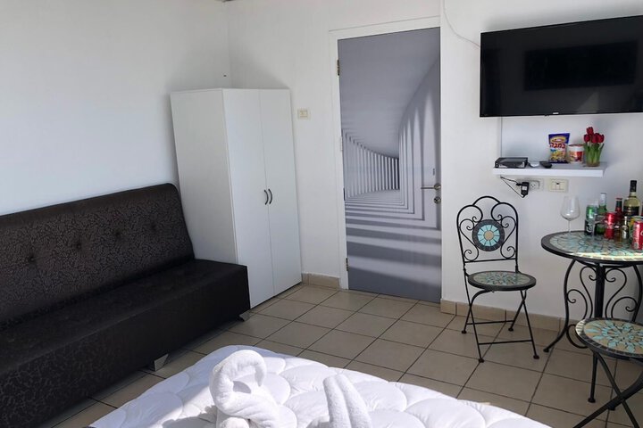 Room 25 of 140