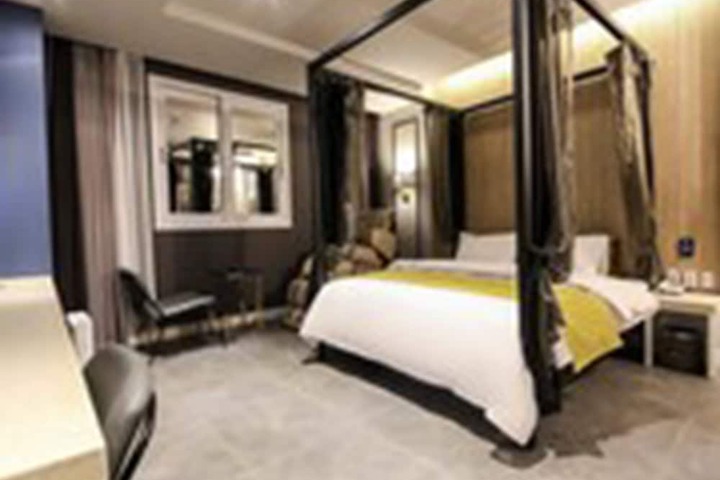 Room 10 of 23