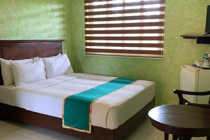 Room 28 of 83