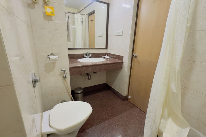 Room 7 of 18