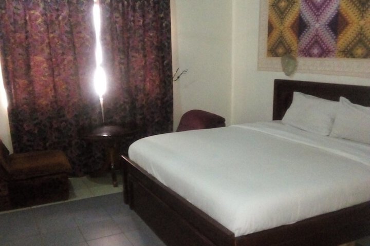 Room 2 of 9
