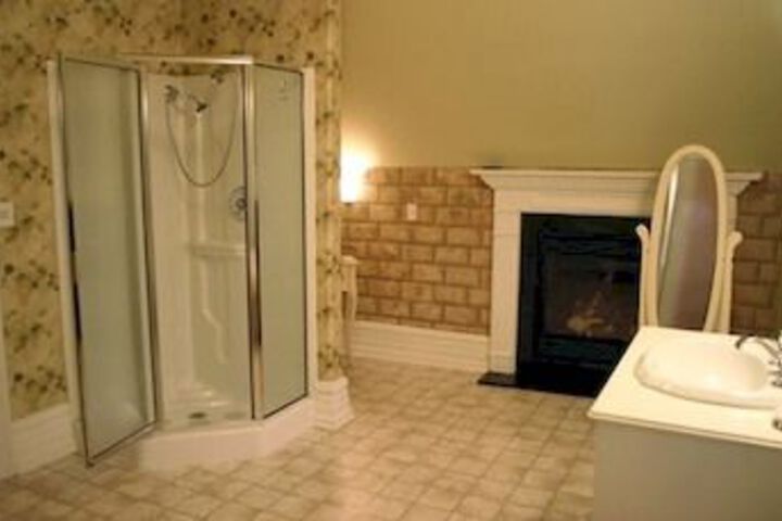 Room 10 of 100