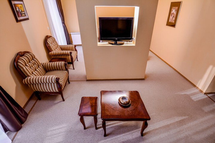 Room 3 of 48