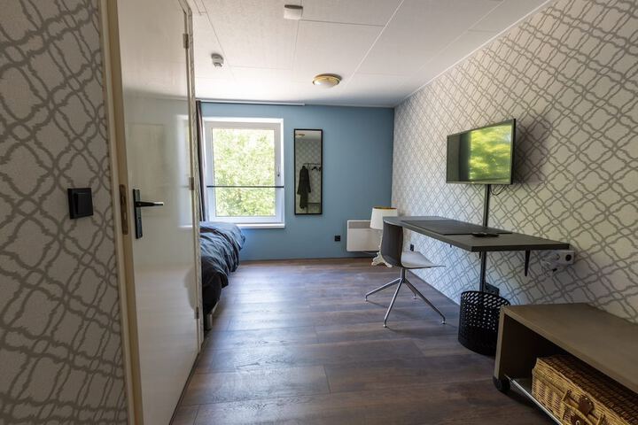 Room 6 of 21